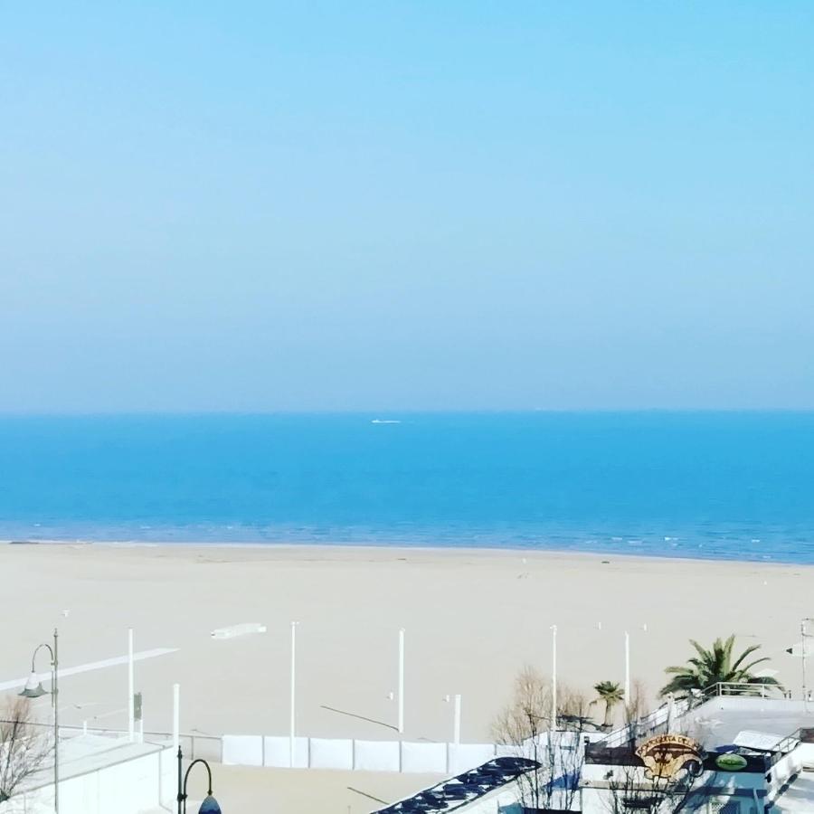 Apartamento Brezza Da Mare Rímini Exterior foto