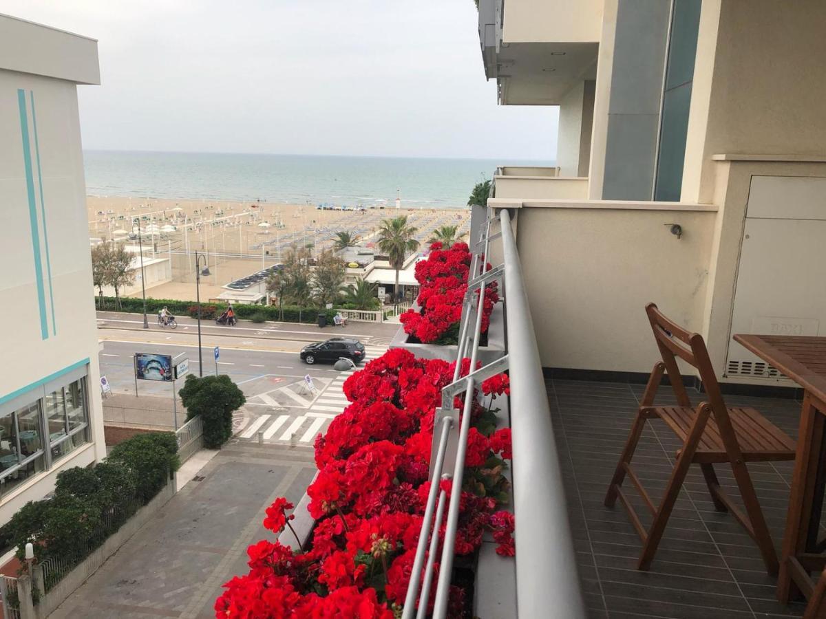 Apartamento Brezza Da Mare Rímini Exterior foto